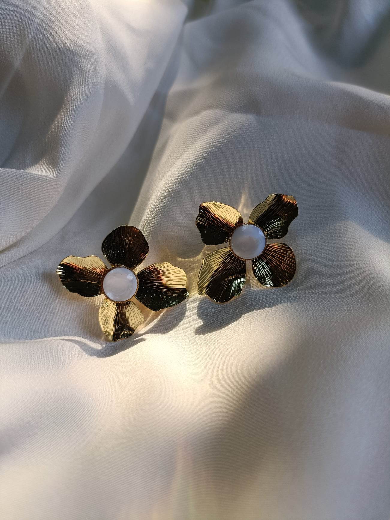 Boucles d'oreilles en laiton doré à l'or fin - Pensées