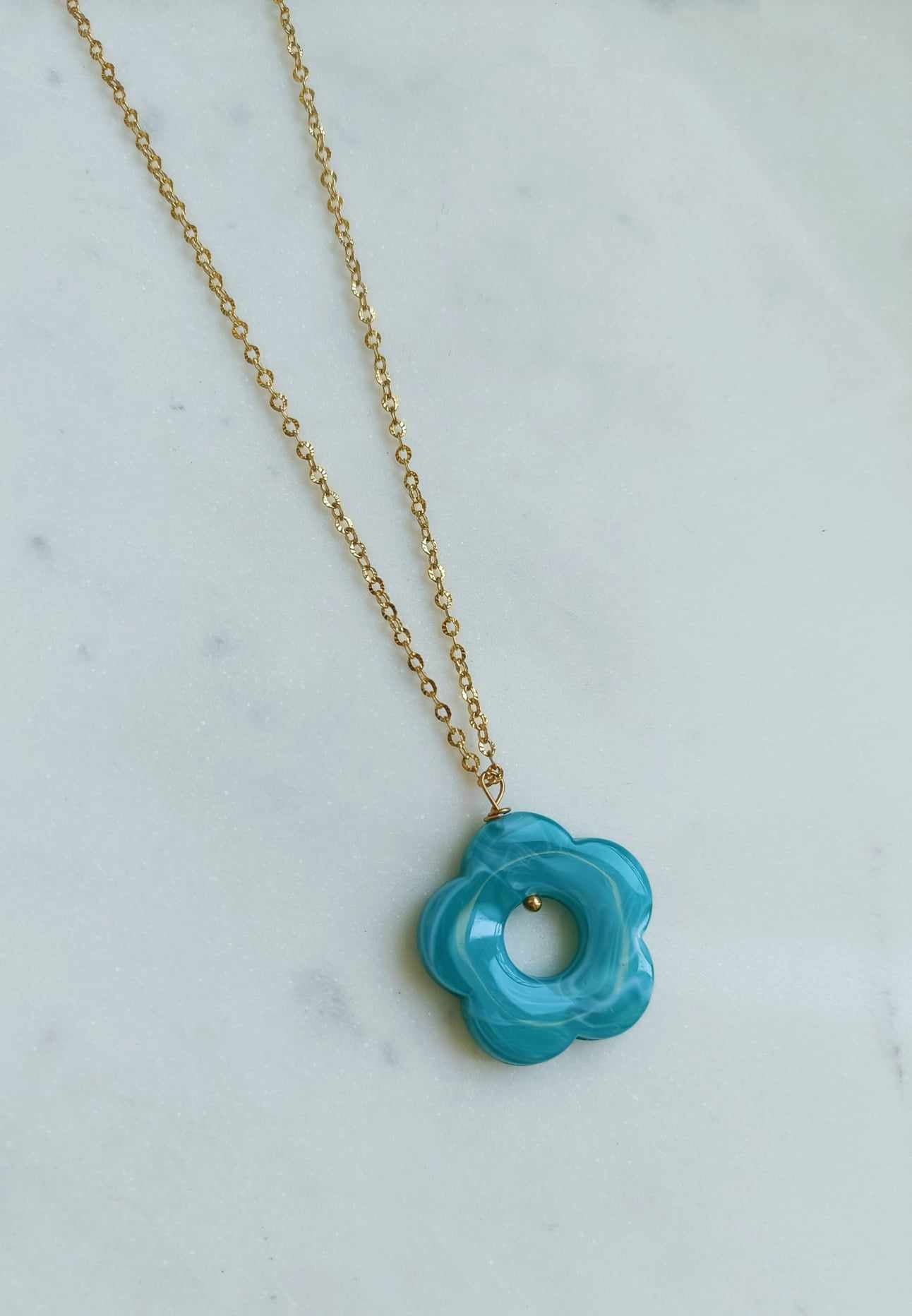 Collier en acier inoxydable et fleur en résine- Janis
