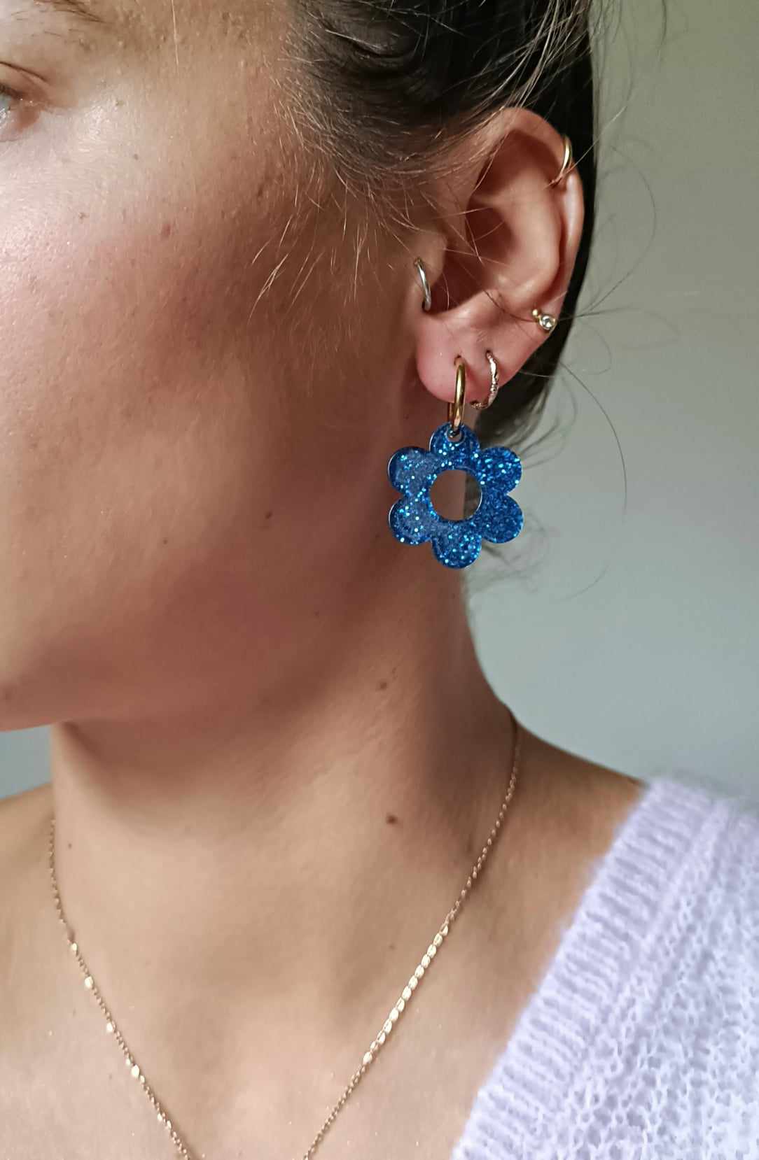 Boucles d'oreilles en acier inoxydable et résine glitter - Glitter blue