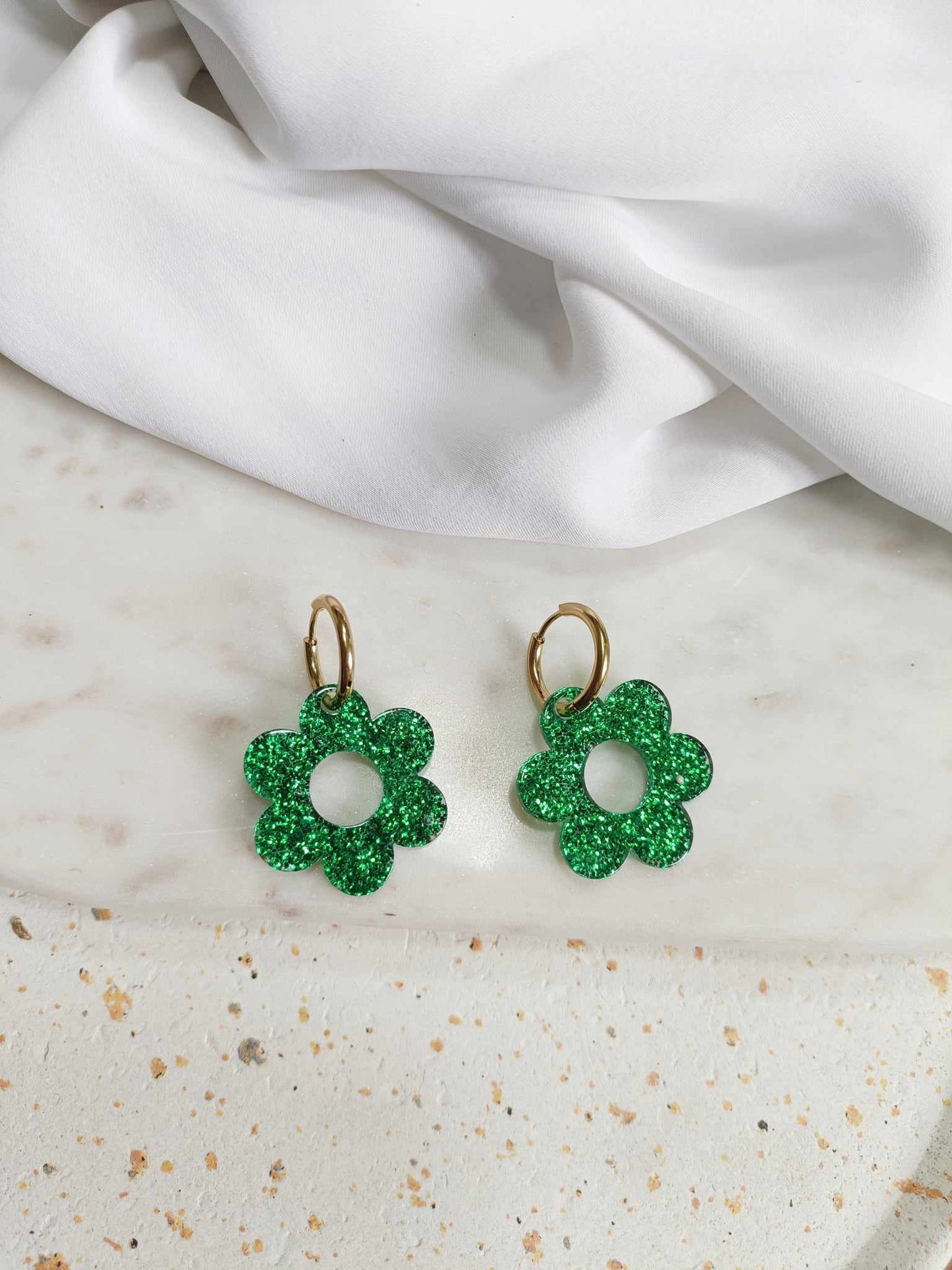 Boucles d'oreilles en acier inoxydable et résine glitter - Glitter green