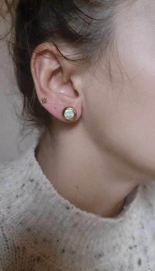 Boucles d'oreille acier inoxydable et pierre de nacre - Doria