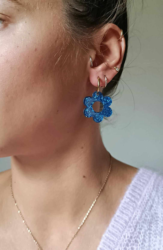 Boucles d'oreilles en acier inoxydable et résine glitter -  Glitter blue